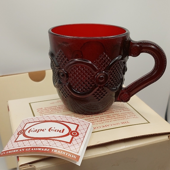 Avon Cape Cod Red Glass Cup & Saucer Set Collection NOS NEW 1990's Original box - Picture 6 of 16